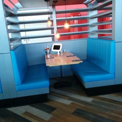 Flying Hippo - Diner booth