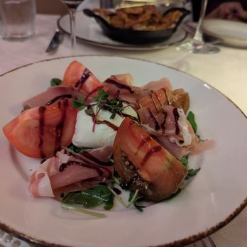 Mama Della's Ristorante - Classico Caprese - Italian Near Me - Orlando, Florida Mama Della's Ristorante - Classico Caprese - Italian Near Me - Orlando, Florida