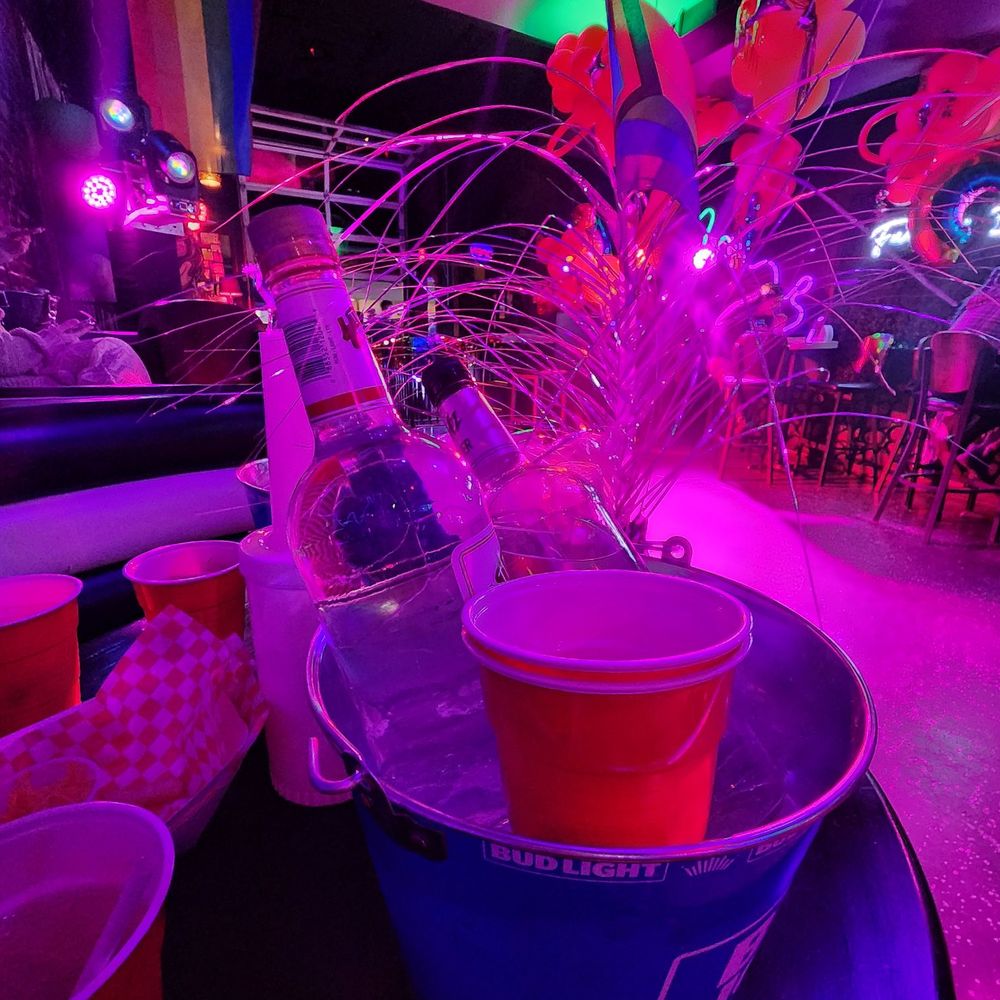 Bizarre Bar Downtown - Sports Bars Near Me - Springfield, Missouri