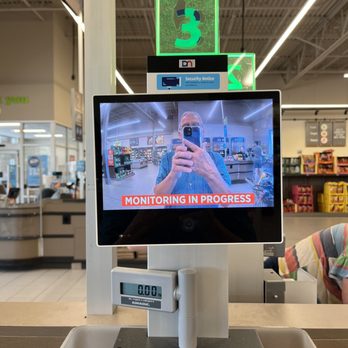 ALDI - a man taking a selfie in a store - Grocery Near Me - Spartanburg, South Carolina ALDI - a man taking a selfie in a store - Grocery Near Me - Spartanburg, South Carolina