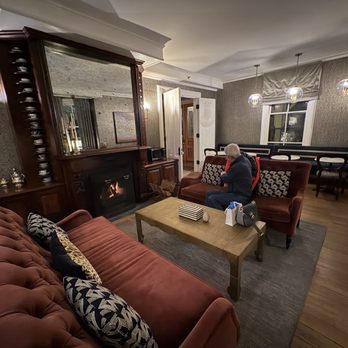 The Cliffside Inn - Dining room for breakfast. 5-6pm wine and cheese - Bed & Breakfast Near Me - Newport, Rhode Island The Cliffside Inn - Dining room for breakfast. 5-6pm wine and cheese - Bed & Breakfast Near Me - Newport, Rhode Island