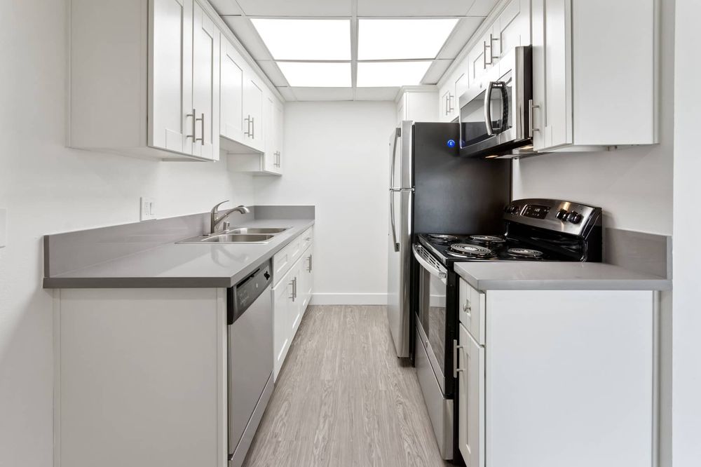 AMANDA REGENCY 28 Photos 6805 Louise Ave, Van Nuys, California