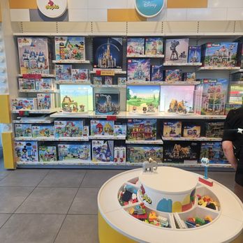 Lego Store Downtown Summerlin - Toy Stores Near Me - Las Vegas, Nevada Lego Store Downtown Summerlin - Toy Stores Near Me - Las Vegas, Nevada