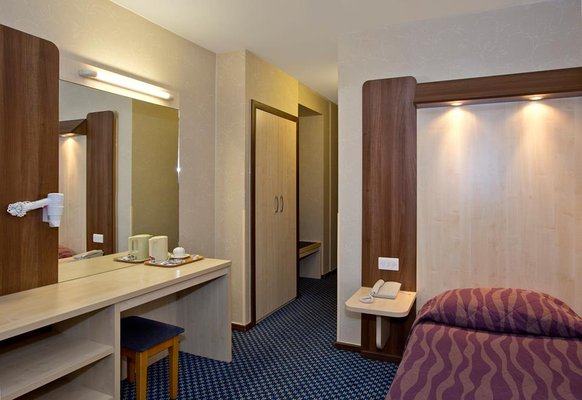 Royal National Hotel by null