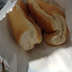 El Faro Bakery - Delicious warm bread