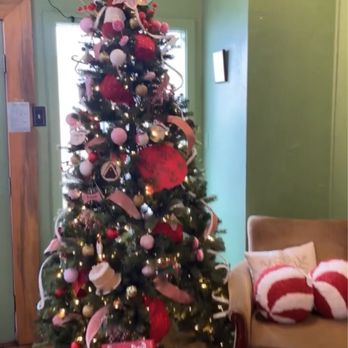The Sugar Chalet - Beautiful decorated Christmas Tree - Desserts Near Me - Running Springs, California The Sugar Chalet - Beautiful decorated Christmas Tree - Desserts Near Me - Running Springs, California