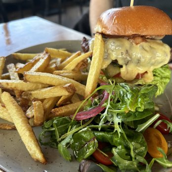 Sophie's Bar - Burger - Cocktail Bars Near Me - Dublin, D