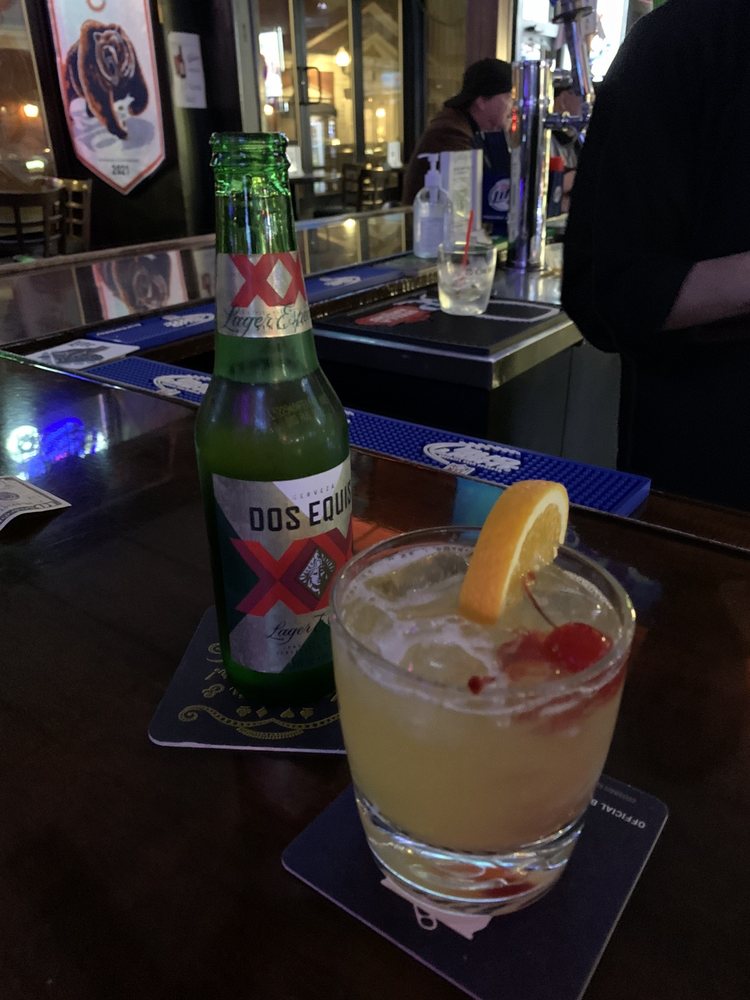 HANGOVERS SPORTS BAR AND LIQUOR STORE Updated August 2024 54 Photos & 25 Reviews 3532 N