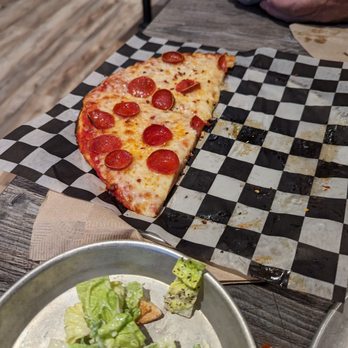 Flappy's Pizza - Good salad, even better pizza! - Pizza Near Me - Sonora, California