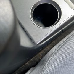Bo's Auto Detailing - Dirty console area