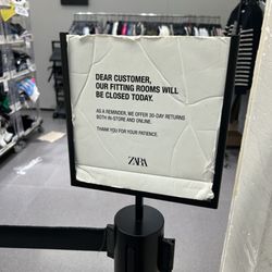 Zara - Zara fitting room closed