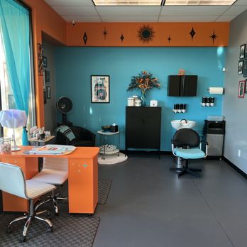 Blue Sun Hair Studio - Shampoo and nail area - Hair Salons Near Me - Red Bluff, California