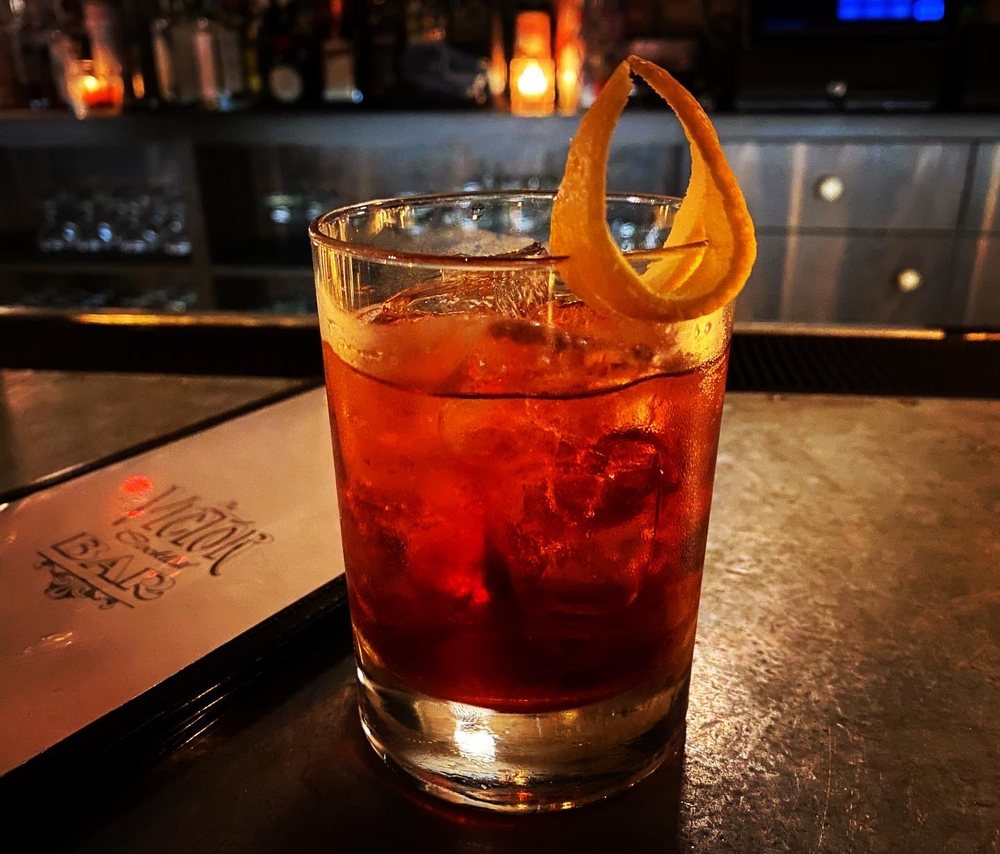 THE VICTOR BAR 153 Photos & 191 Reviews 4011 N Damen Ave, Chicago