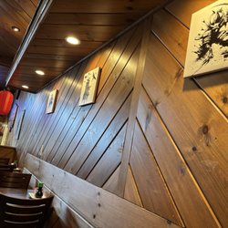 168 Sushi & Kitchen - The place was very nice and roomy. This is how it was decorated with pictures that looked like ink botches. Nicely done.