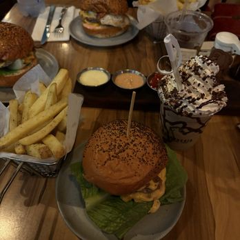 La Burguesía - The food was delivered quickly and it was very good. Excellent customer service and I loved the atmosphere of the restaurant. - Burgers Near Me - San Juan, Puerto Rico