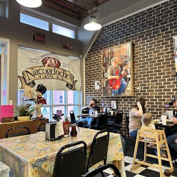 Dolli's Diner - Inside - Burgers Near Me - Nacogdoches, Texas