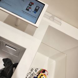 Uniqlo Stonebriar Centre - Self checkout process is so cool!