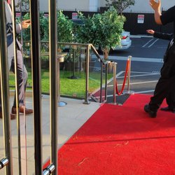 De Luxe Banquet Hall - The red carpet