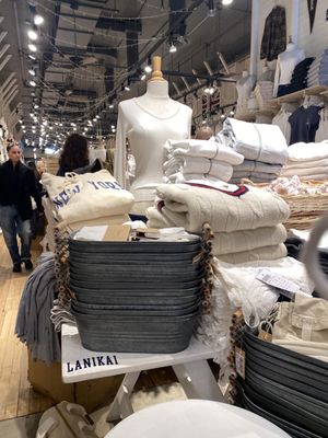 Brandy Melville - Flagship by null