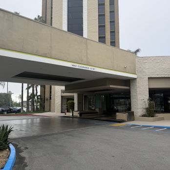 DoubleTree by Hilton Hotel Monrovia - Pasadena Area - Drop off area - Hotels Near Me - Monrovia, California DoubleTree by Hilton Hotel Monrovia - Pasadena Area - Drop off area - Hotels Near Me - Monrovia, California