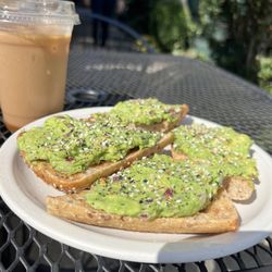Cafe Atlantique - Avocado toast