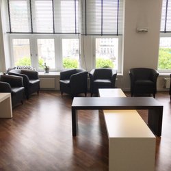 Radiologische Allianz - Großer Warteraum, linke Hälfte, mit Blick auf das Rathaus