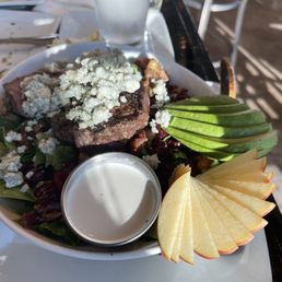 Oregonzola Steak Salad