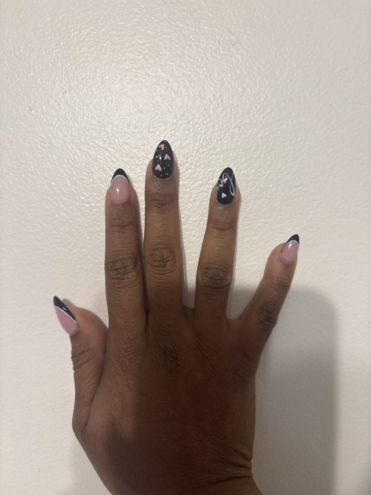 Majestic Nails & Spa Logo