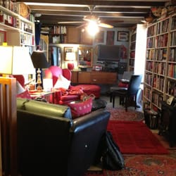 Rainbow Inn Guest House - Looking towards door