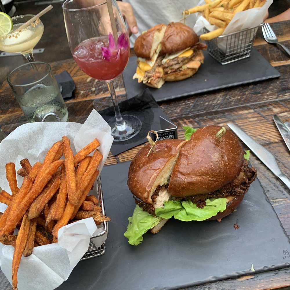 Le Chick - Fried chicken bun and Double Dirty Burger - Cocktail Bars Near Me - Miami, Florida Le Chick - Fried chicken bun and Double Dirty Burger - Cocktail Bars Near Me - Miami, Florida