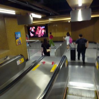 港鐵上環站 - Inside - Train Stations Near Me - Hong Kong, HK