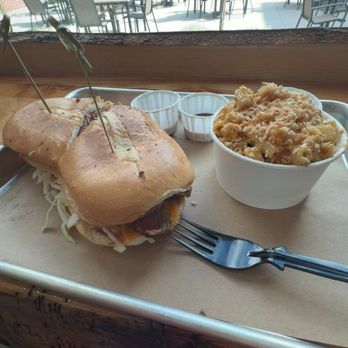 Harris BBQ - Brisket sandwich with mac and cheese - Salad Near Me - Bakersfield, California