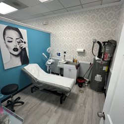 Em Lash Studio