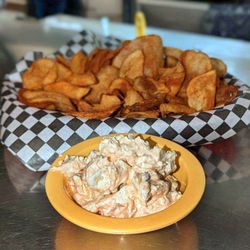 4th & Mill - SEASONED CHIPS
Warm, thinly sliced potato chips. Choose from our 3 delicious flavors:
Garlic Parmesan    BBQ    Chipotle