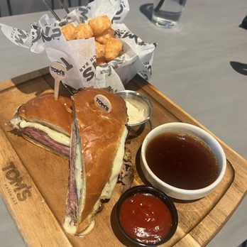 Tom's Watch Bar - Sports Bars Near Me - Sacramento, California