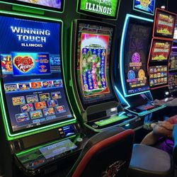 Hart's Saloon - A handful of video gaming machines. Cool small room.