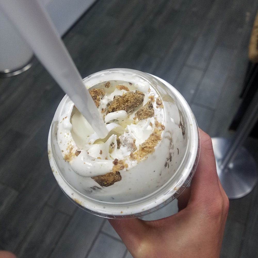 Reese's Carvelanche. The vanilla soft served tasted weird so I didn't each much.