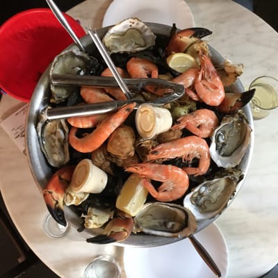 Bistrot à huitres: "Chez Jean-Mi" by null