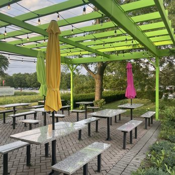 Verde Avocado - Outdoor patio seating. - Mexican Near Me - Skokie, Illinois