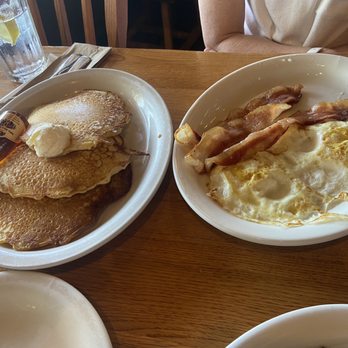 Cracker Barrel Old Country Store - American Near Me - Buckeye, Arizona