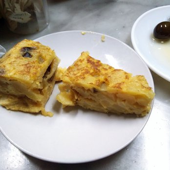 La Alegría - Tapa de tortilla rica - Dive Bars Near Me - Madrid, M