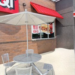 QuikTrip - Outside patio