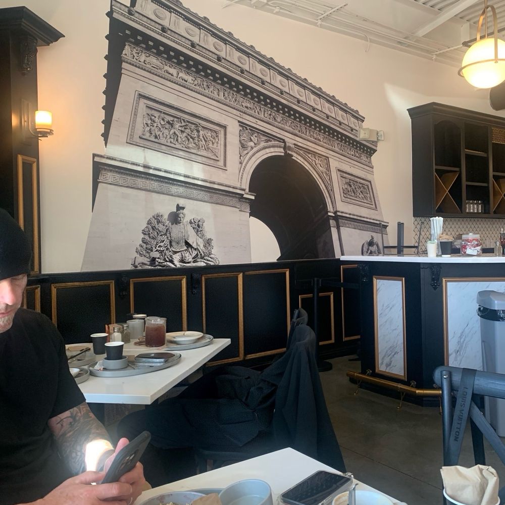 Le Coffee Shop - Mural of the Arc de Triomphe, a famous monument in Paris, France. - Breakfast & Brunch Near Me - Temecula, California