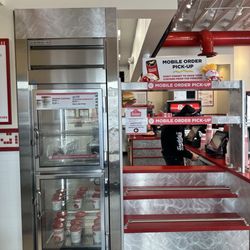 Freddy's Frozen Custard & Steakburgers - Mobile order pickup area