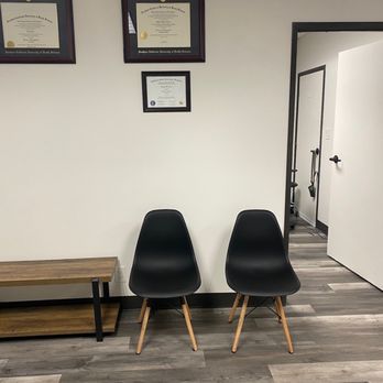 Revamped Active Chiropractic - Waiting area - Chiropractors Near Me - Tustin, California Revamped Active Chiropractic - Waiting area - Chiropractors Near Me - Tustin, California