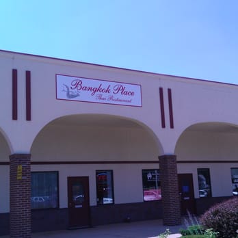 Bangkok Place Thai Restaurant - Restaurant entrance off of CR 6 - Thai Near Me - Elkhart, Indiana