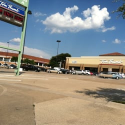Tom Thumb - Front, has gas station too