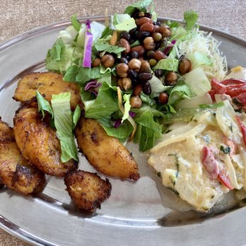 La Parrilla - Mahi mahi with fried sweet plantains - Latin American Near Me - Luquillo, Puerto Rico La Parrilla - Mahi mahi with fried sweet plantains - Latin American Near Me - Luquillo, Puerto Rico