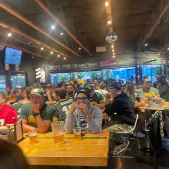 33 Taps - Silver Lake - Sports Bars Near Me - Los Angeles, California 33 Taps - Silver Lake - Sports Bars Near Me - Los Angeles, California
