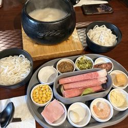 Yunshang Rice Noodle House - 原味骨汤米线 Original Rice Noodle Soup